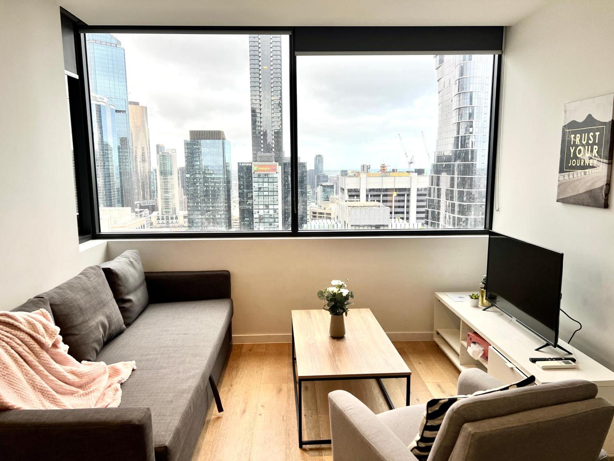 Readyset At Manhattan Apartment *