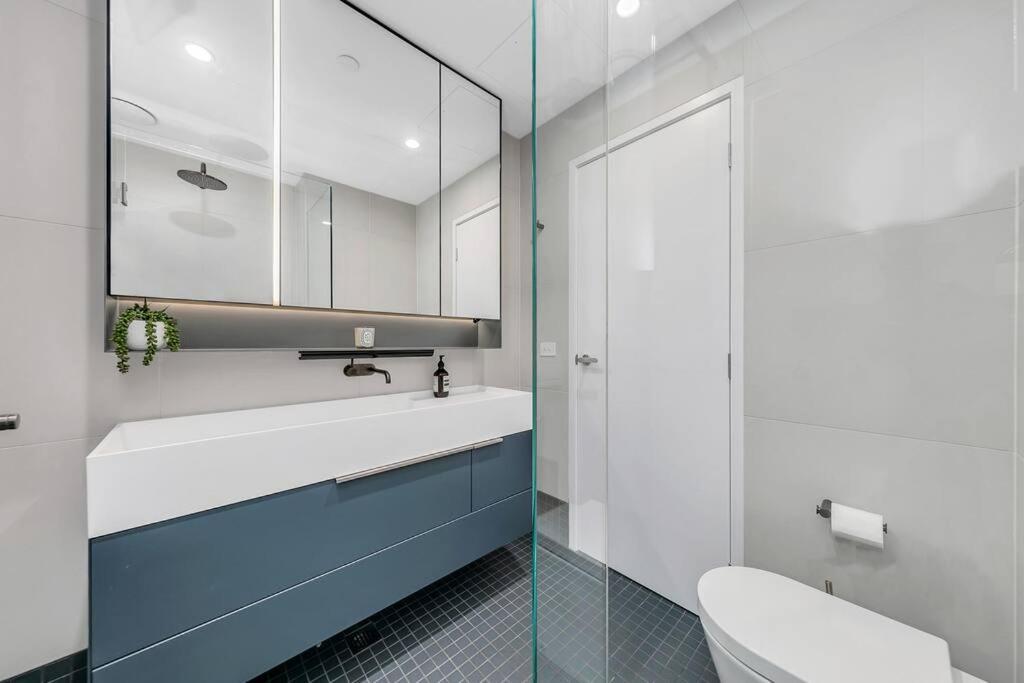 Apartment Sol Docklands - Unique 3 Bedroom Loft, Infinity Pool, Gym, Free Parking And Free Trams Melbourne
