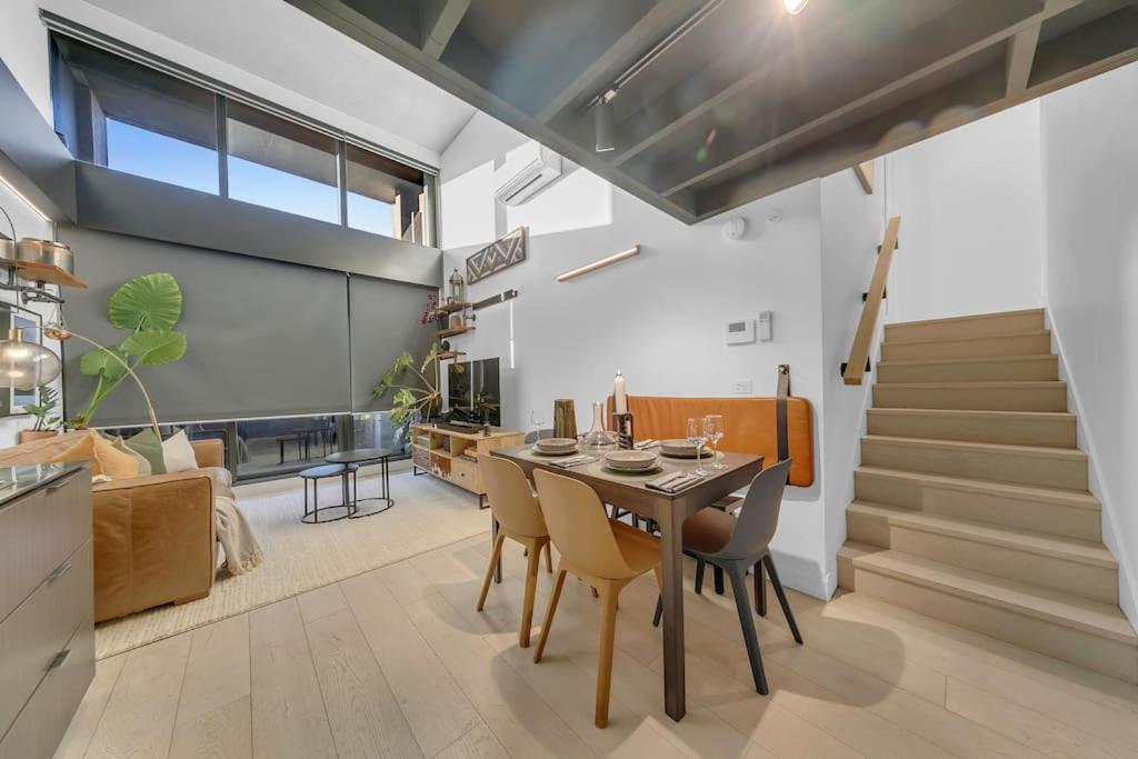Sol Docklands - Unique 3 Bedroom Loft, Infinity Pool, Gym, Free Parking And Free Trams * Melbourne