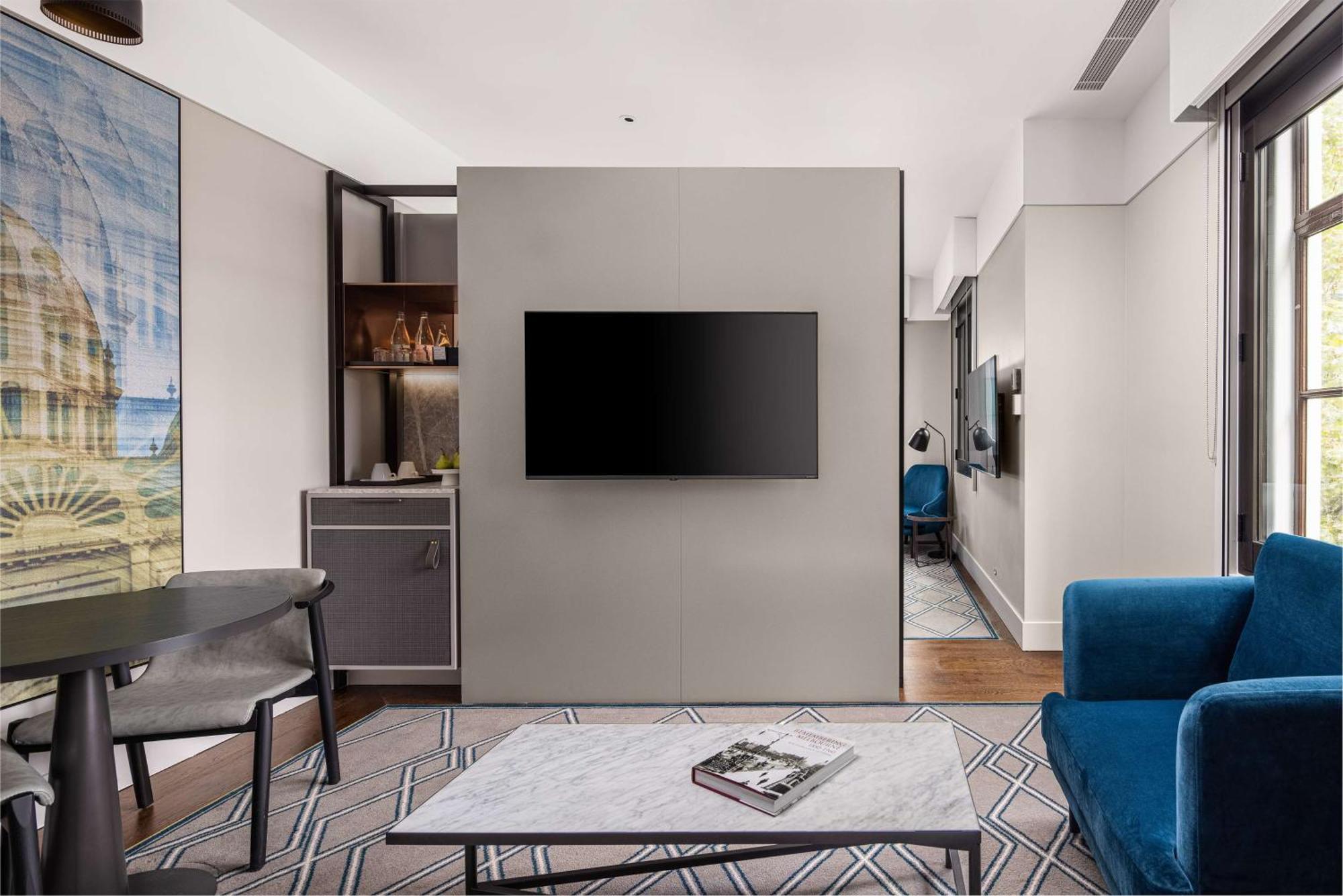 Hilton Little Queen Street Hotel 5*