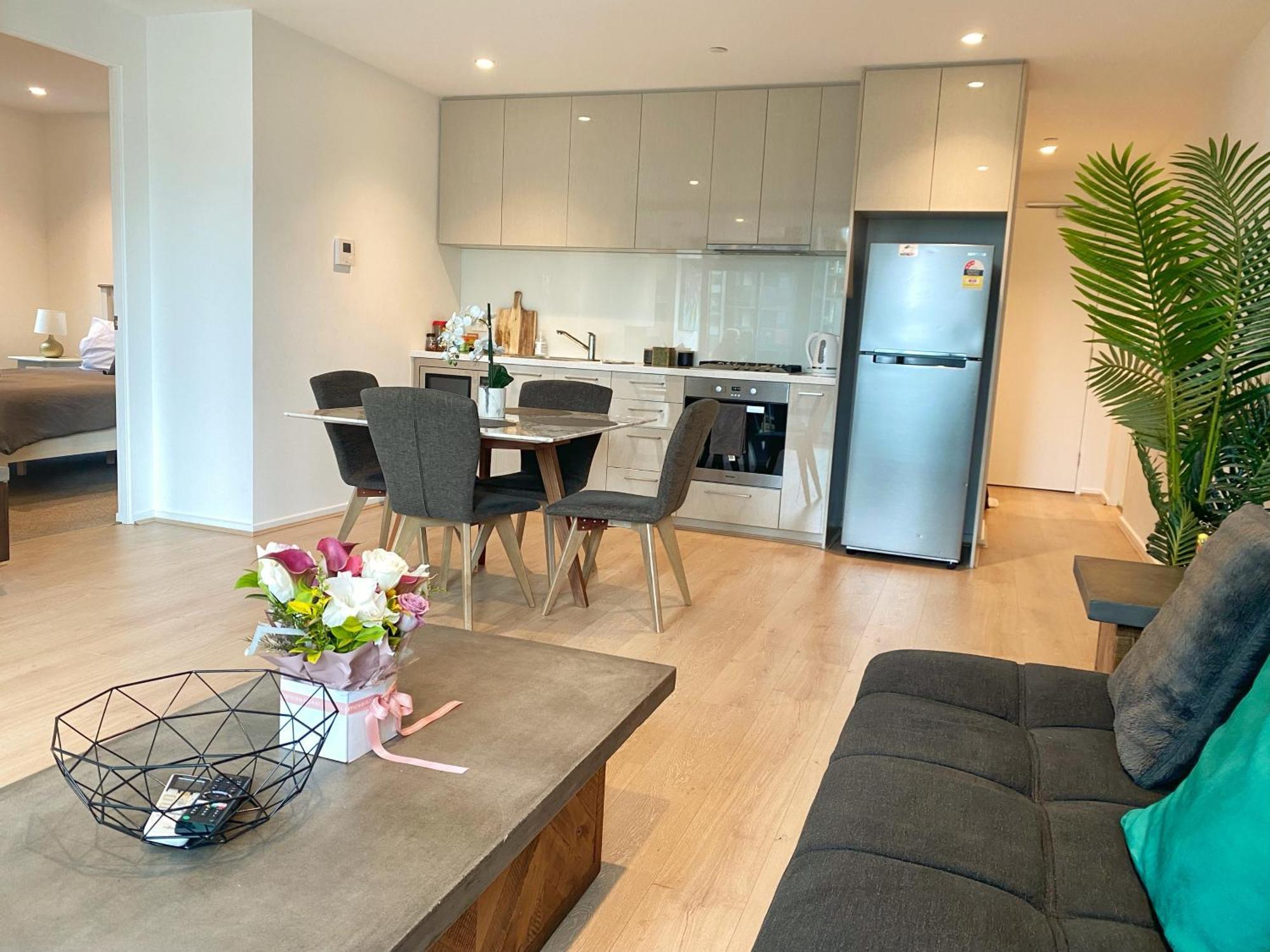 Large 2b2b Near Southern Cross Freeparking Gym Pool Apartment *