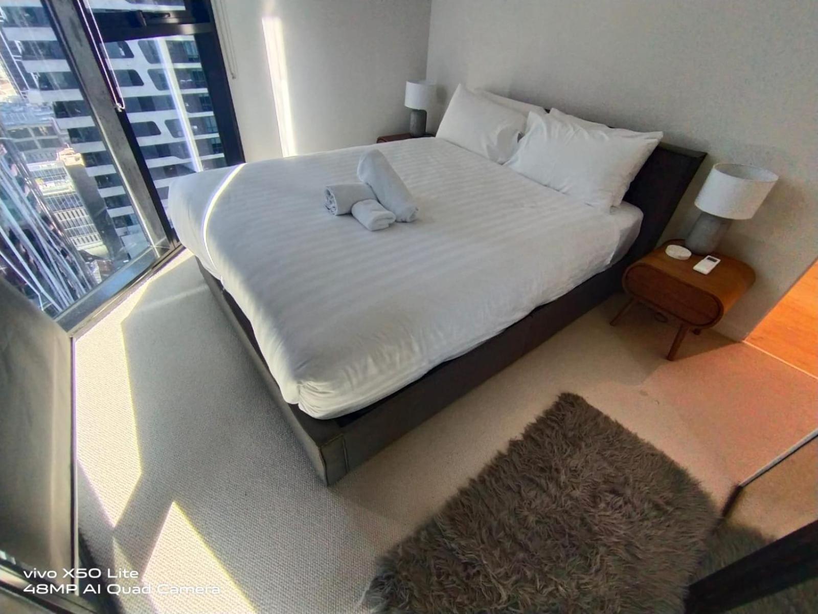 Apartment Contemporary Abode With Ultra Convenience *