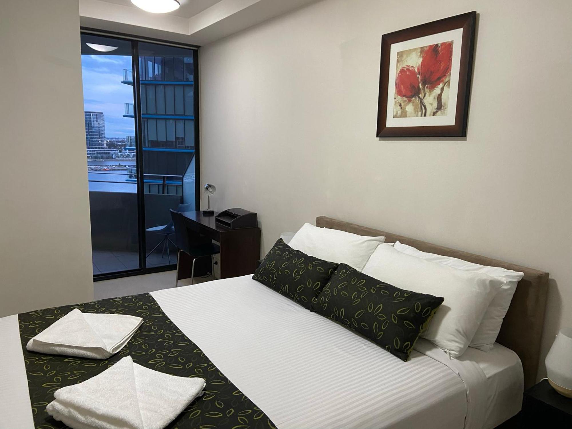 Akom At Docklands 4*