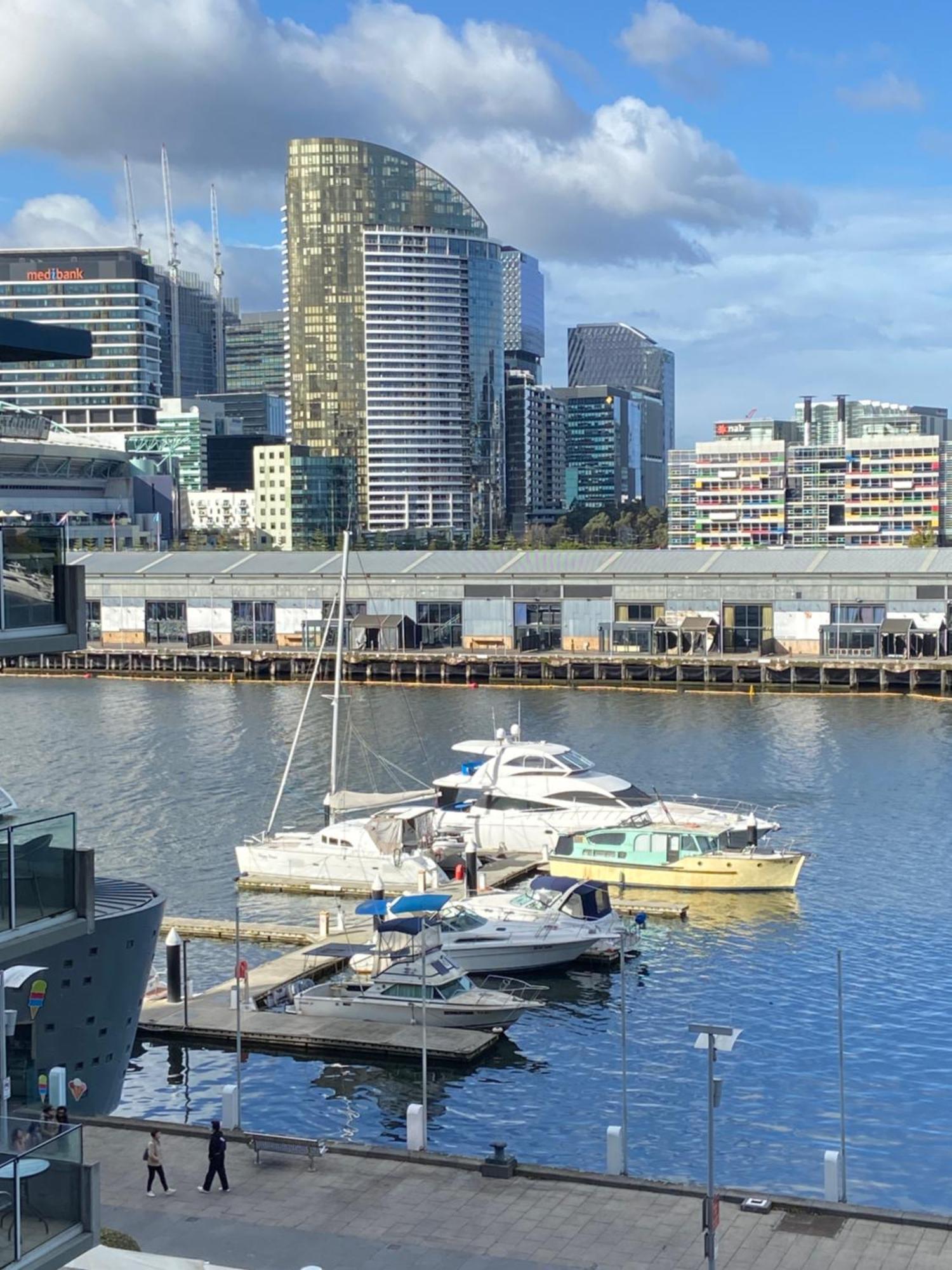 Akom At Docklands Aparthotel 4*