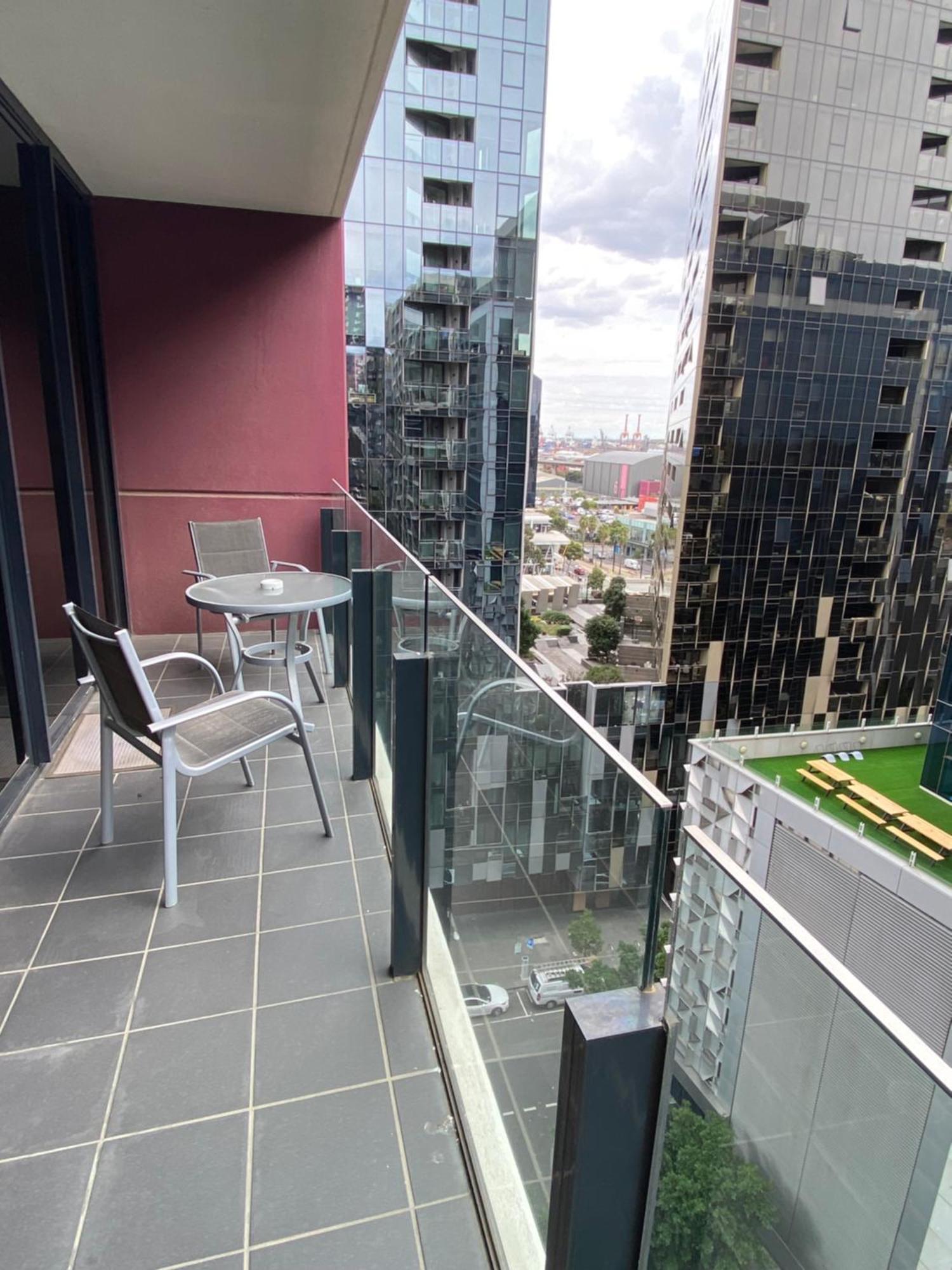 Akom At Docklands Aparthotel Melbourne
