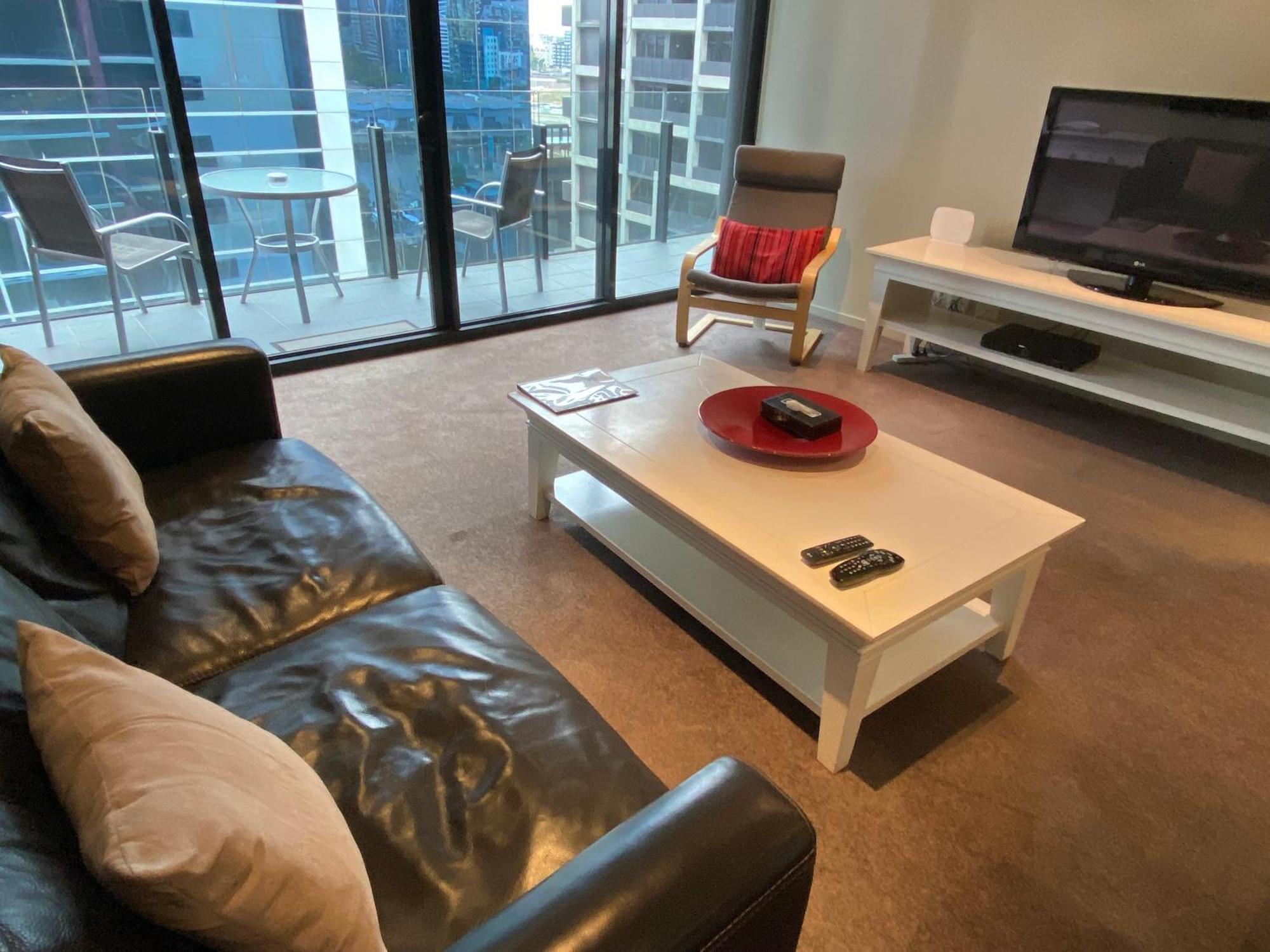 Akom At Docklands Aparthotel 4*