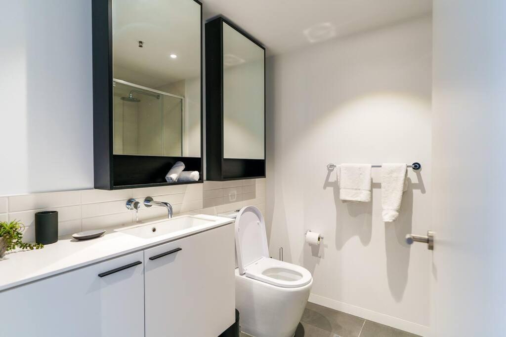 Modern 1 Bed Opposite Racecourse *