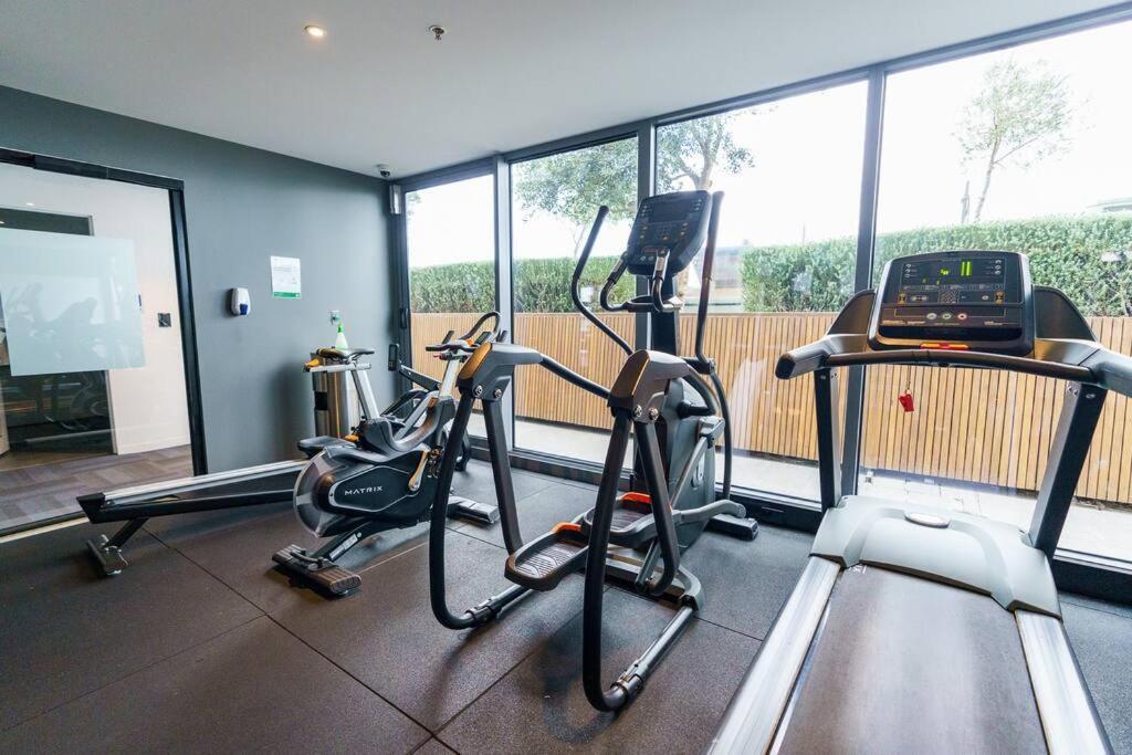 Modern 1 Bed Opposite Racecourse