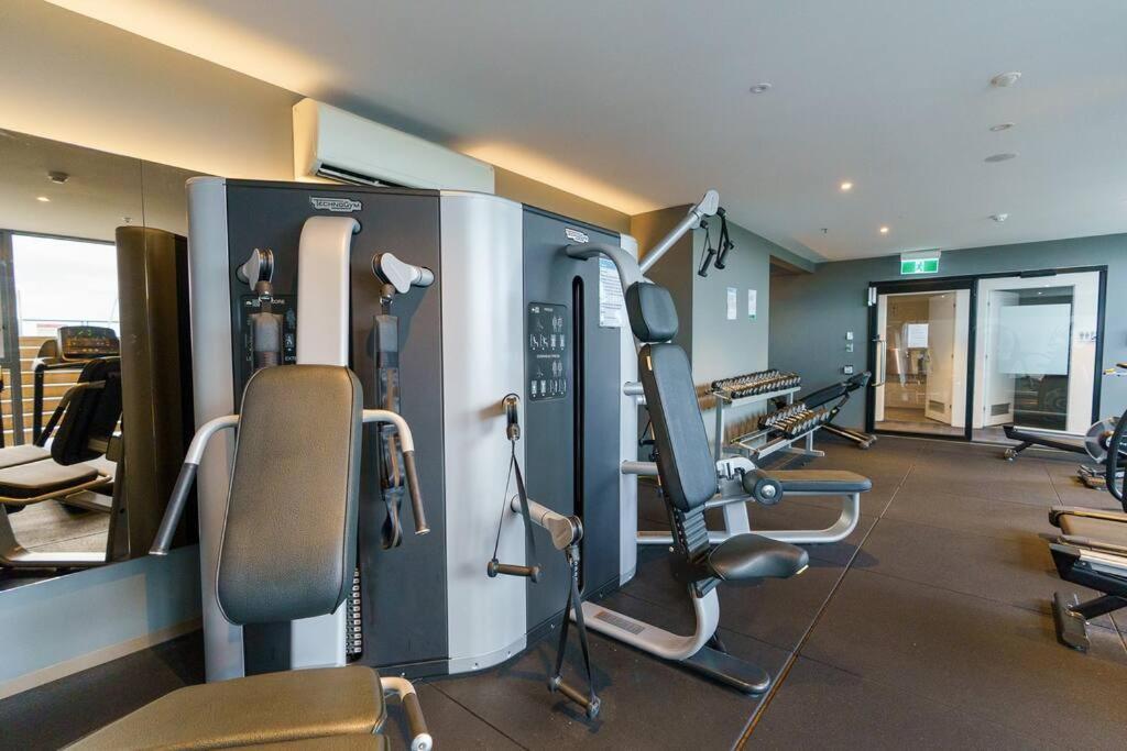 Modern 1 Bed Opposite Racecourse *