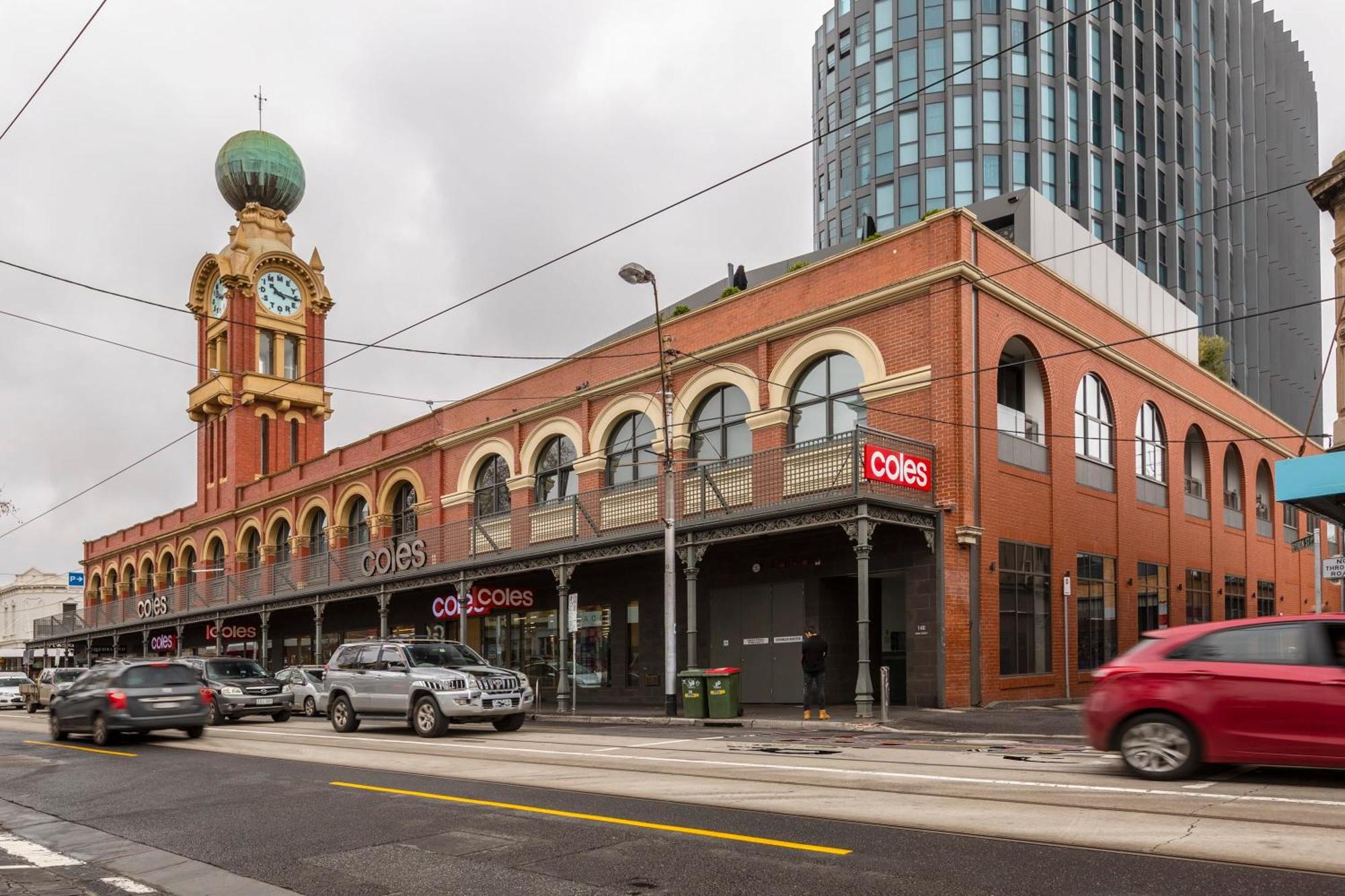 Your Gateway To Sports And Entertainment-00215 Apartment Melbourne