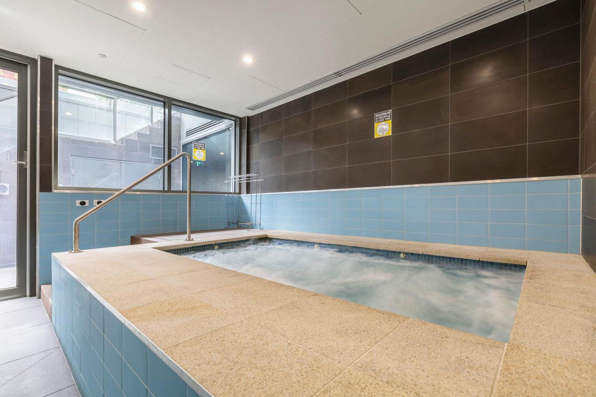 Apartment Your Gateway To Sports And Entertainment-00215