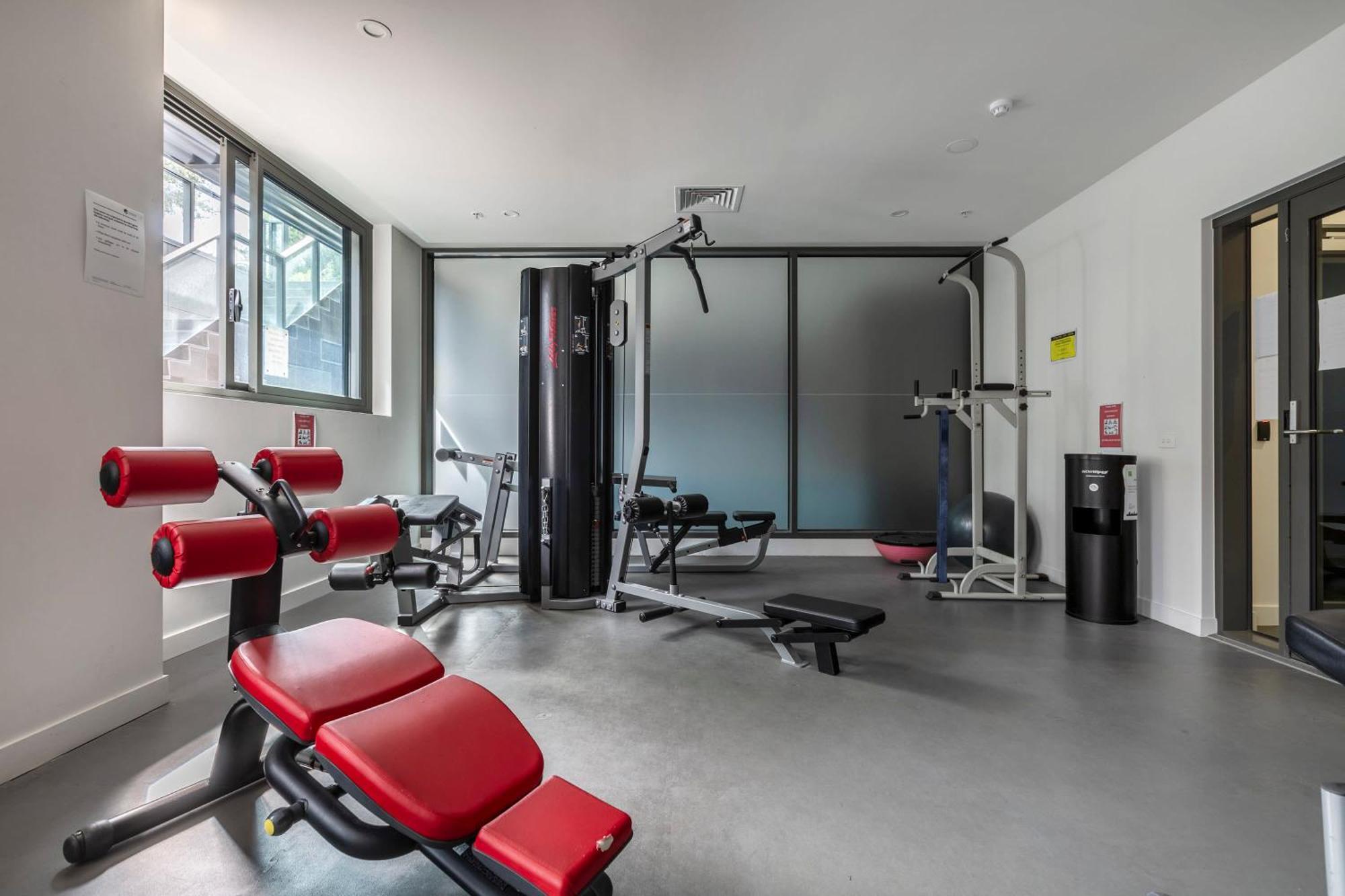 Your Gateway To Sports And Entertainment-00215 Apartment Melbourne