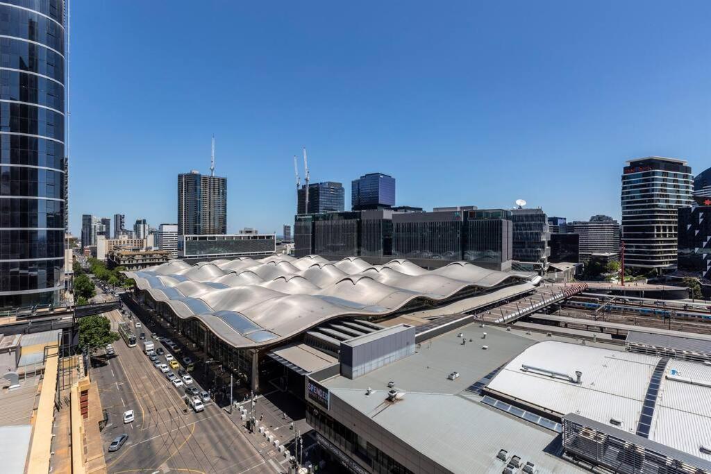 Luxury Style And Space Abound On Spencer 01620 Apartment Melbourne