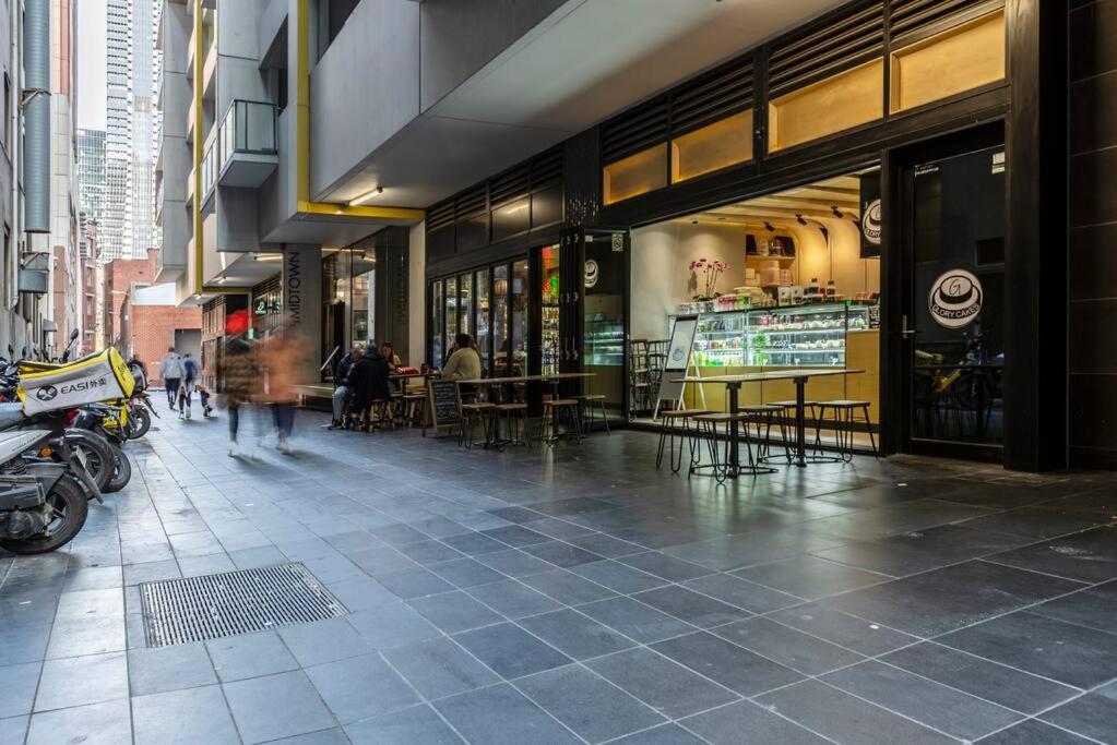 Apartment Luxury Style And Space Abound On Spencer 01620 Melbourne