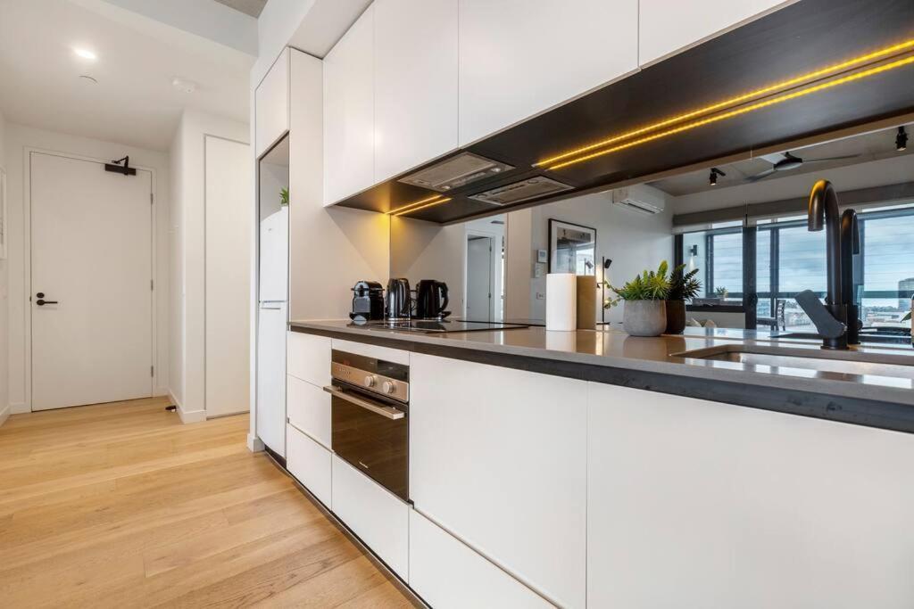 Lovely 2 Bedroom With Views To South Yarra - 03178 Apartment Melbourne