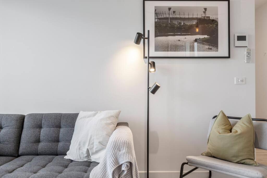Lovely 2 Bedroom With Views To South Yarra - 03178 Apartment