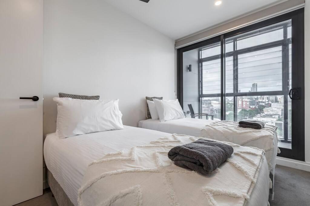 Lovely 2 Bedroom With Views To South Yarra - 03178 * Melbourne