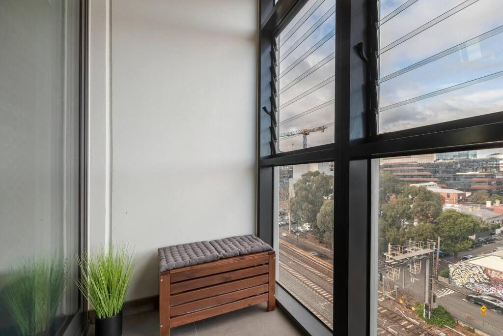 Lovely 2 Bedroom With Views To South Yarra - 03178 * Melbourne