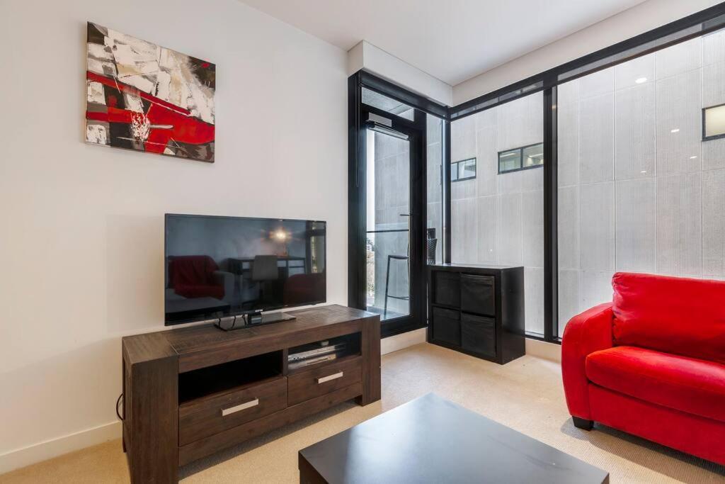 1 Bedroom Close To Park 02053 Apartment Melbourne