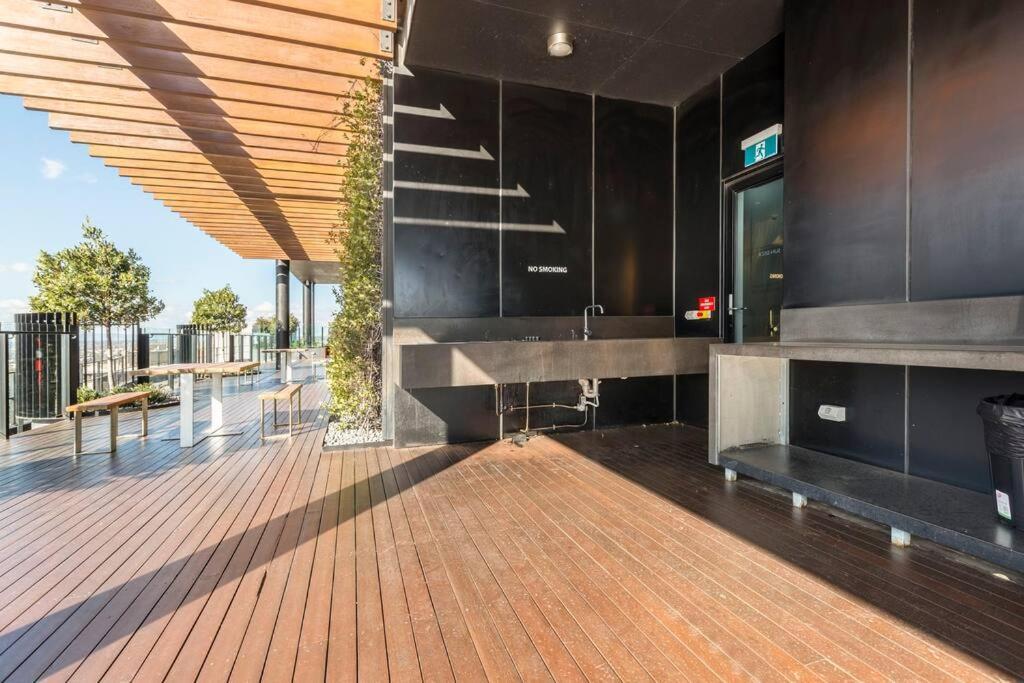 Apartment 1 Bedroom Close To Park 02053 *