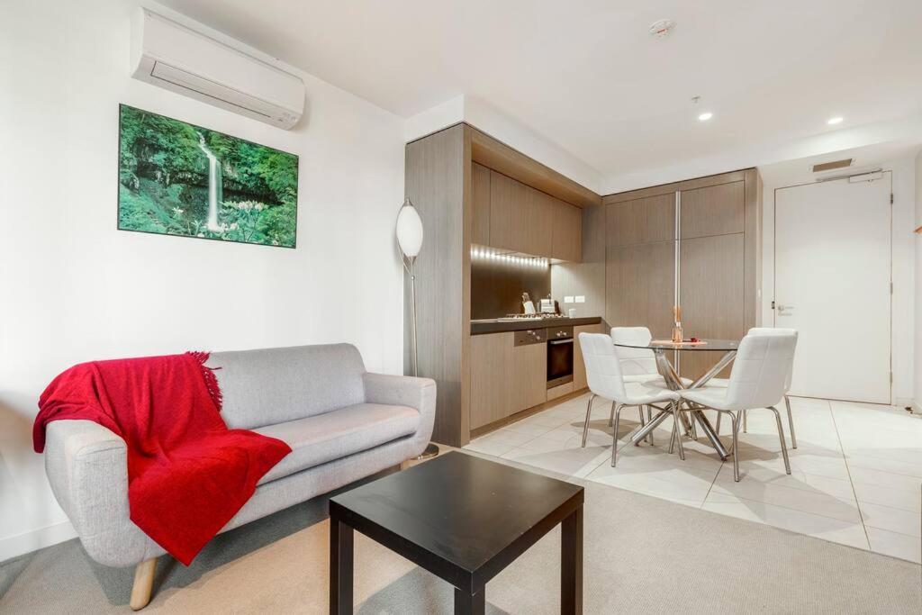 Apartment 1 Bedroom Close To Park 02053