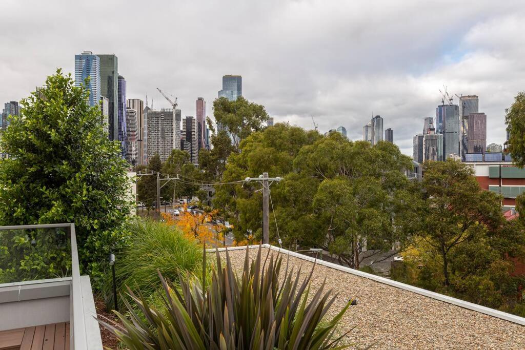 Lovely 2 Bedroom Unit In North - 03068 * Melbourne