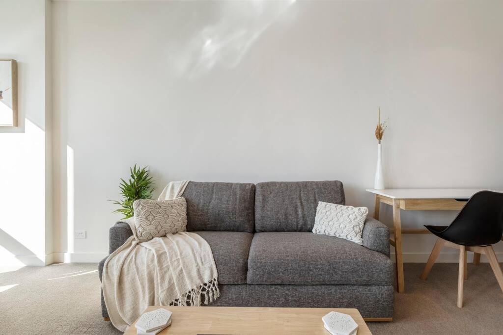 Lovely 1 Bedroom With Free Parking On Premises - 00209 Apartment *