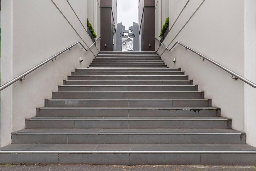 Amazing Luxury & So Close To The Cbd - 01756