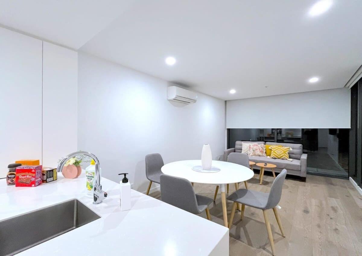 Pride Moonee Ponds 1b2b Nest Apartment *