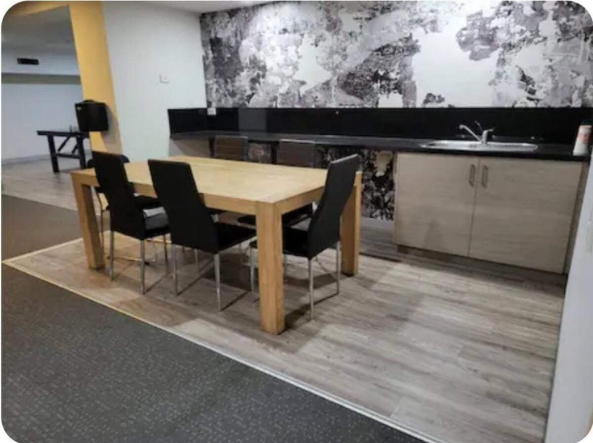 Marilyn Cbd Apartment *