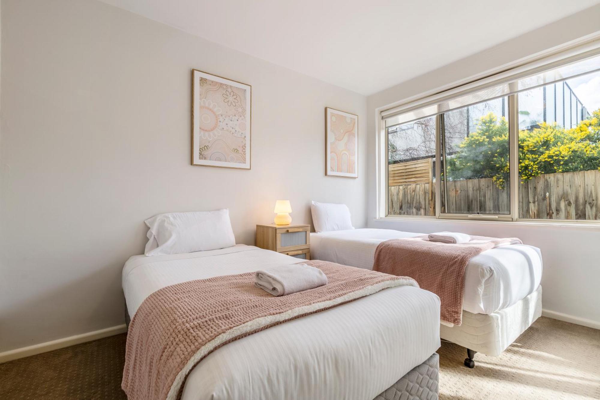 Quaint & Homey Ripponlea Flat *