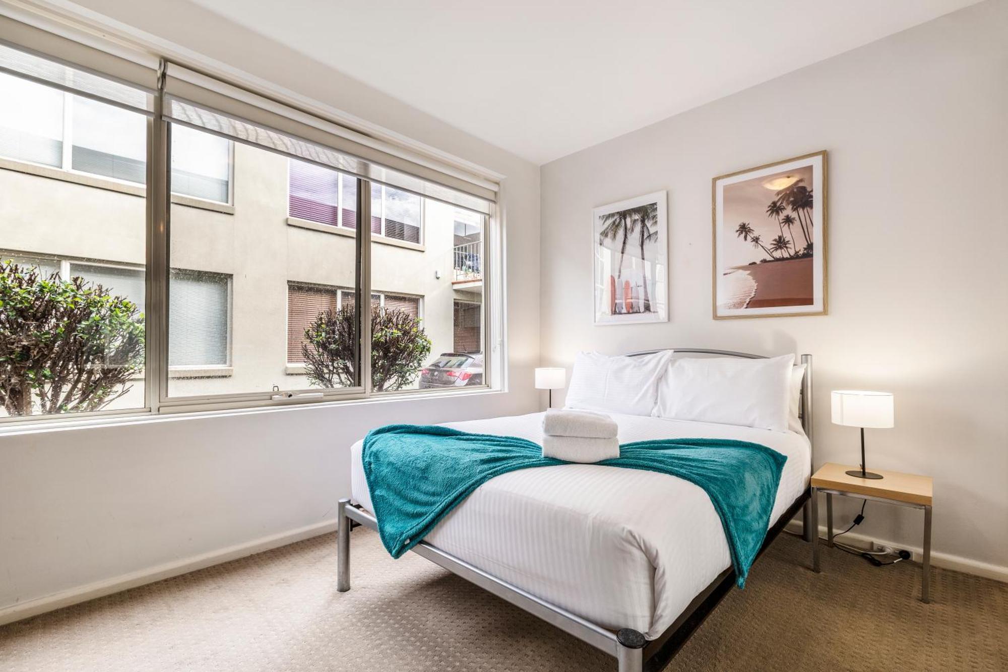 Quaint & Homey Ripponlea Flat *