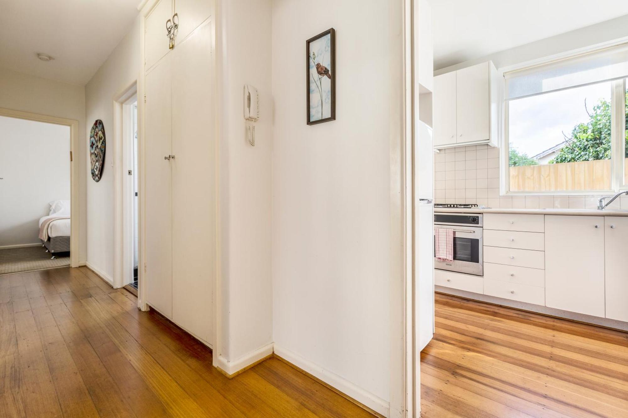Quaint & Homey Ripponlea Flat Apartment