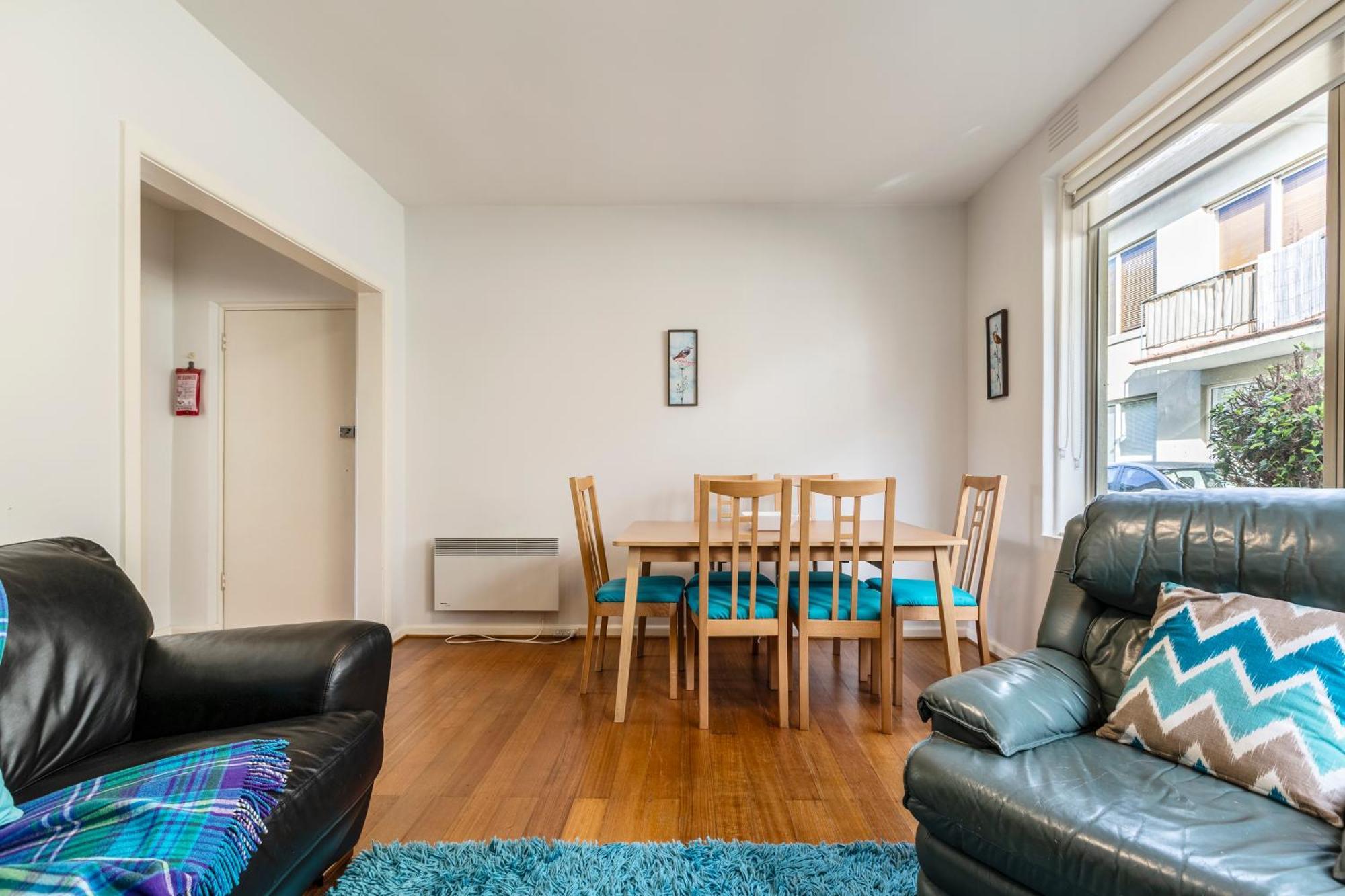 Quaint & Homey Ripponlea Flat *