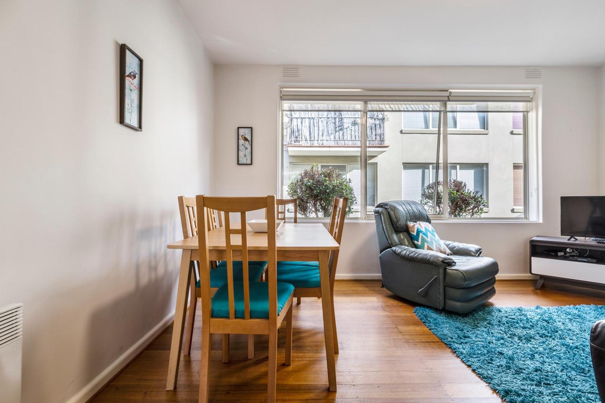 Quaint & Homey Ripponlea Flat Apartment