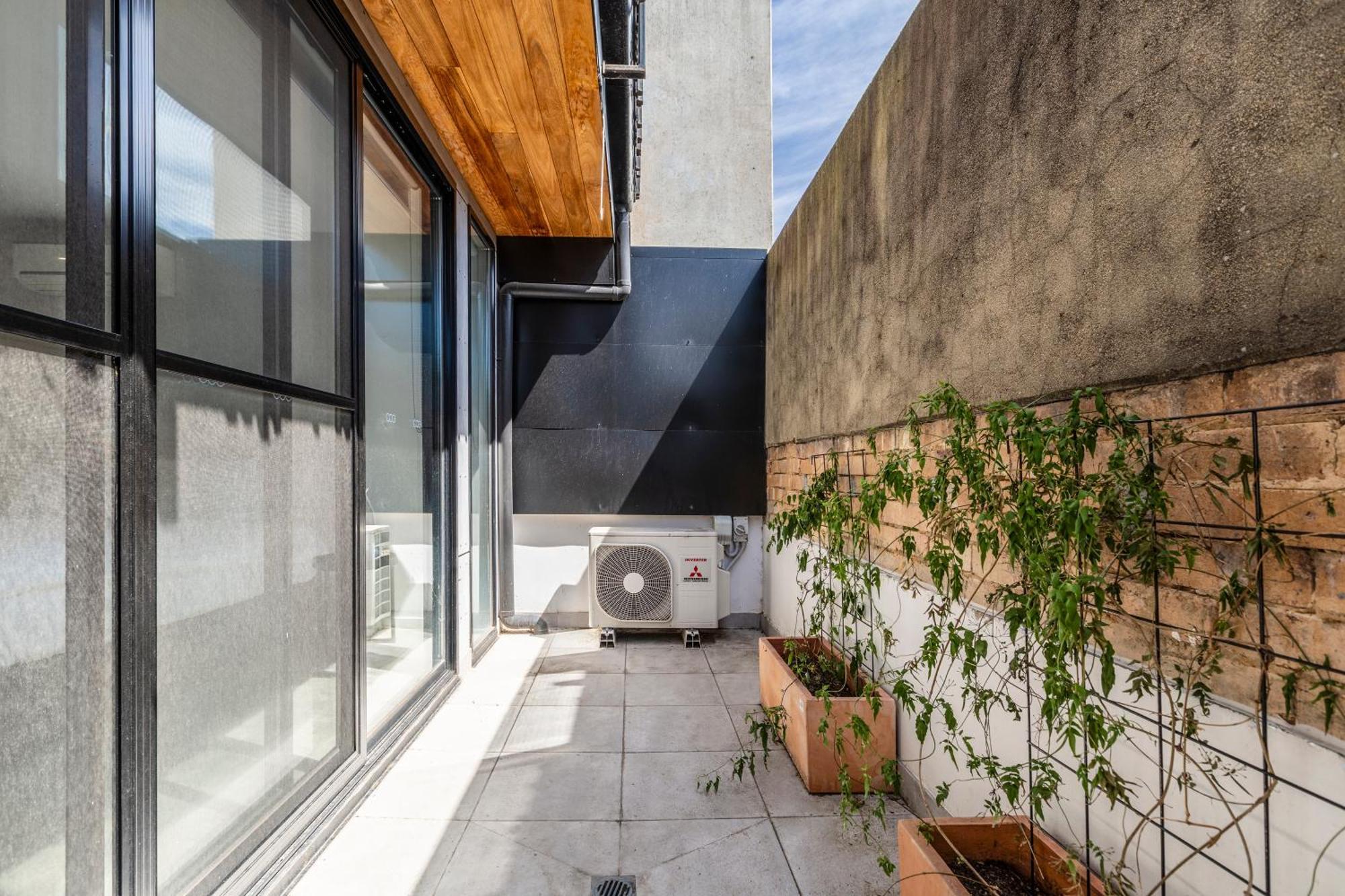 Apartment Steel Panorama - Industrial Chic Off High Street Melbourne