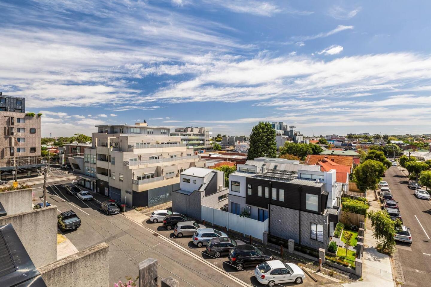Apartment Steel Panorama - Industrial Chic Off High Street Melbourne