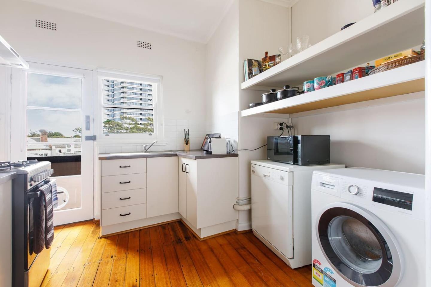 Charnwood Vintage - Effortless Elegance In St Kilda Apartment