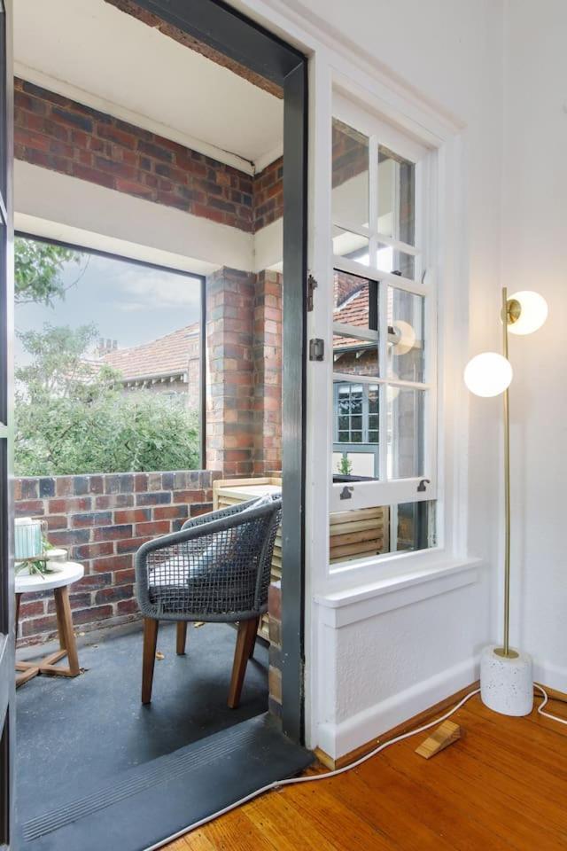Charnwood Vintage - Effortless Elegance In St Kilda Apartment *