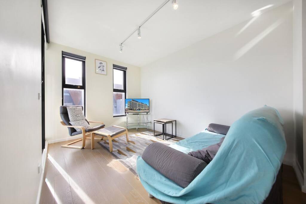Location 2 Bedroom Amazing View & Free Parking Apartment