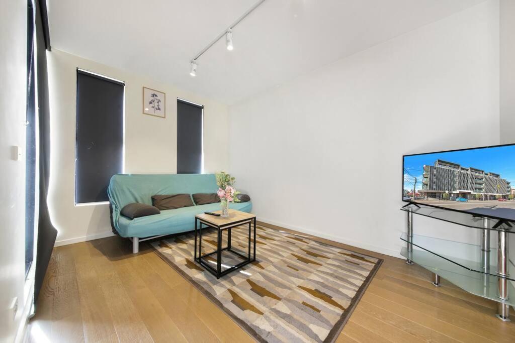 Location 2 Bedroom Amazing View & Free Parking * Melbourne