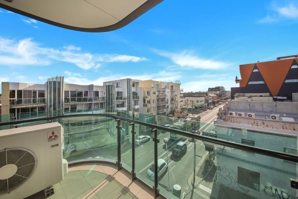 Location 2 Bedroom Amazing View & Free Parking Apartment