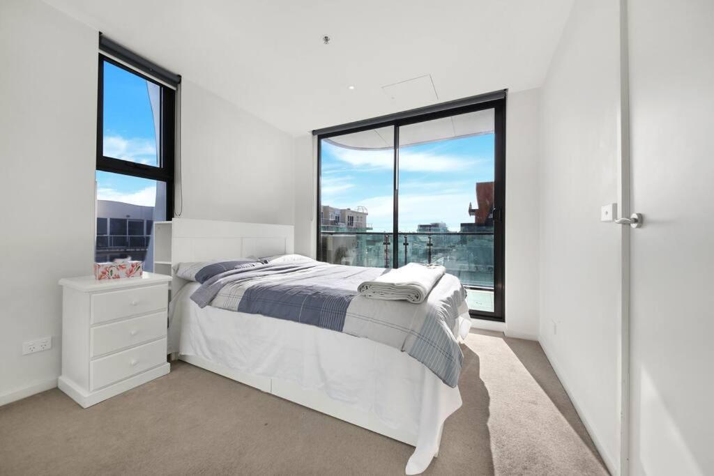 Location 2 Bedroom Amazing View & Free Parking Apartment *