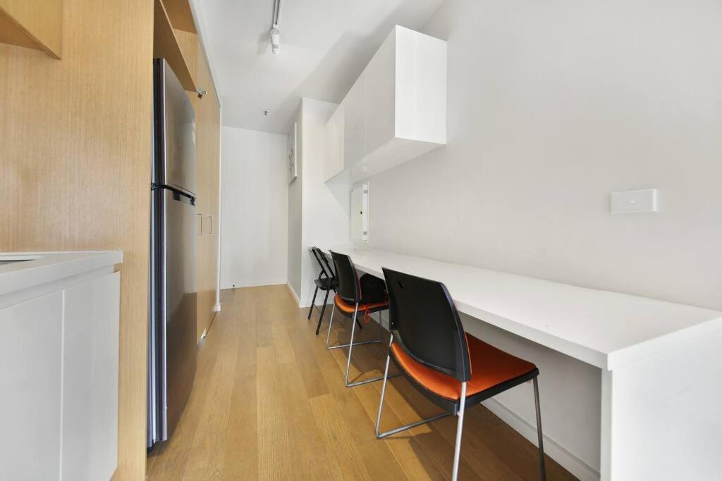Location 2 Bedroom Amazing View & Free Parking Apartment *