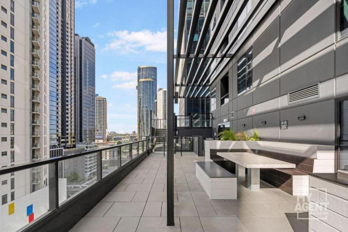 Elegant Stature Building Luxury Apartment Melbourne