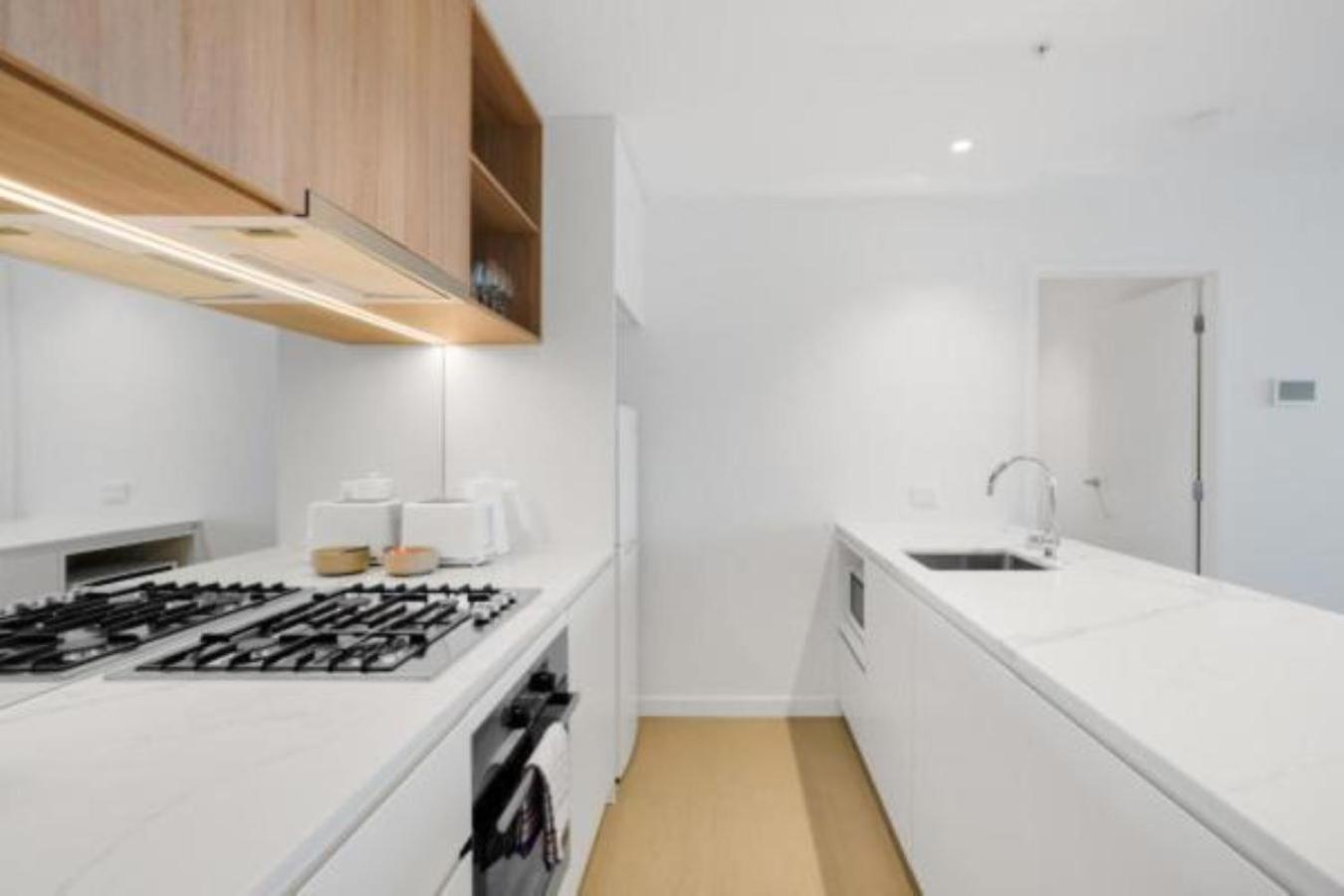 Elegant Stature Building Luxury Apartment *