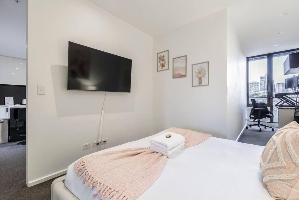 ☆epic☆family-friendly☆wfh Area☆parking☆balcony Apartment