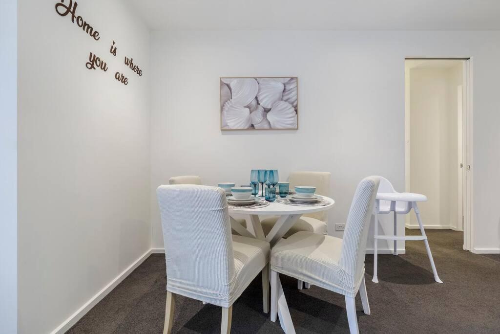 ☆epic☆family-friendly☆wfh Area☆parking☆balcony Apartment