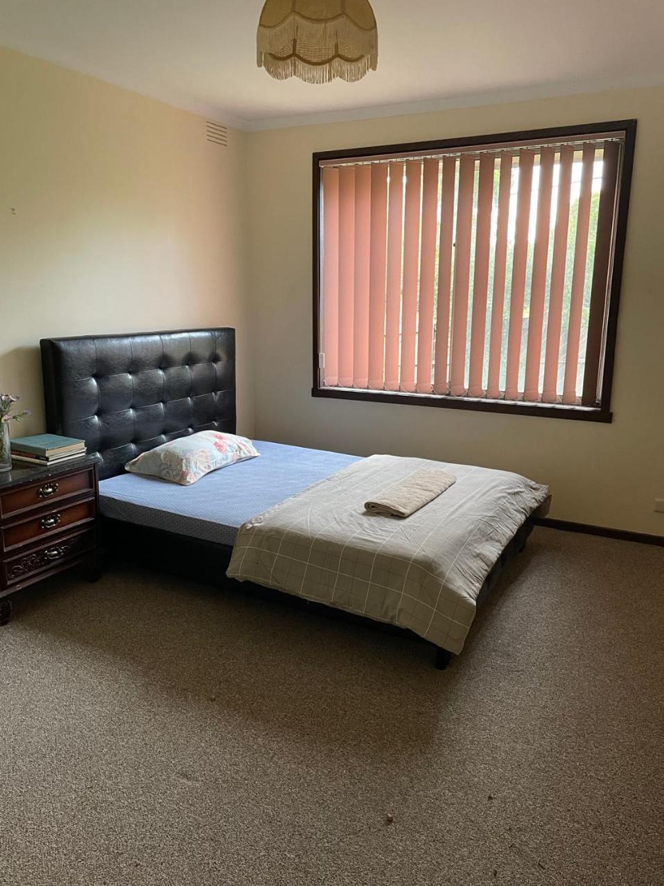 Guest house A King Bedroom Adjacent To Parks And Bus Stations Melbourne