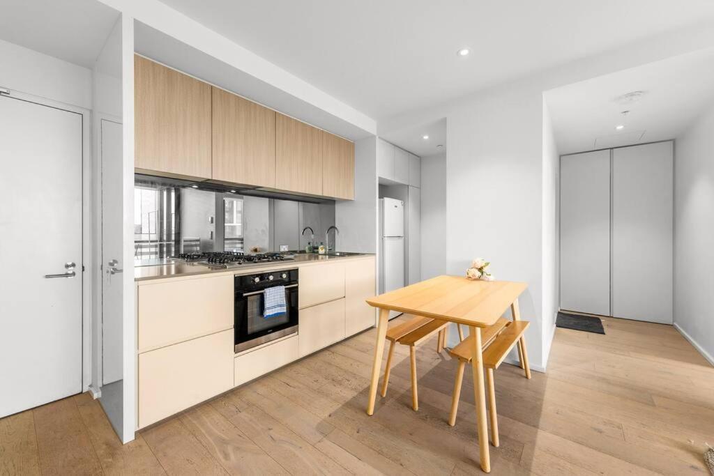 Cozy 1 Bedroom In Docklands Apartment *
